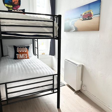 The City Surfer Apartment - By Coastline Retreats - Parking Included - Sleeps 5 - City Centre Bournemouth Esterno foto